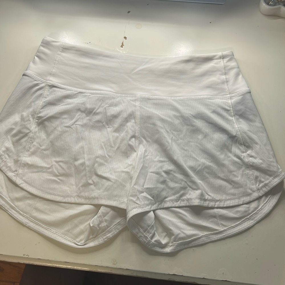 lululemon athletica White Women Shorts (LOW RISE 4 INCH/SIZE 4)